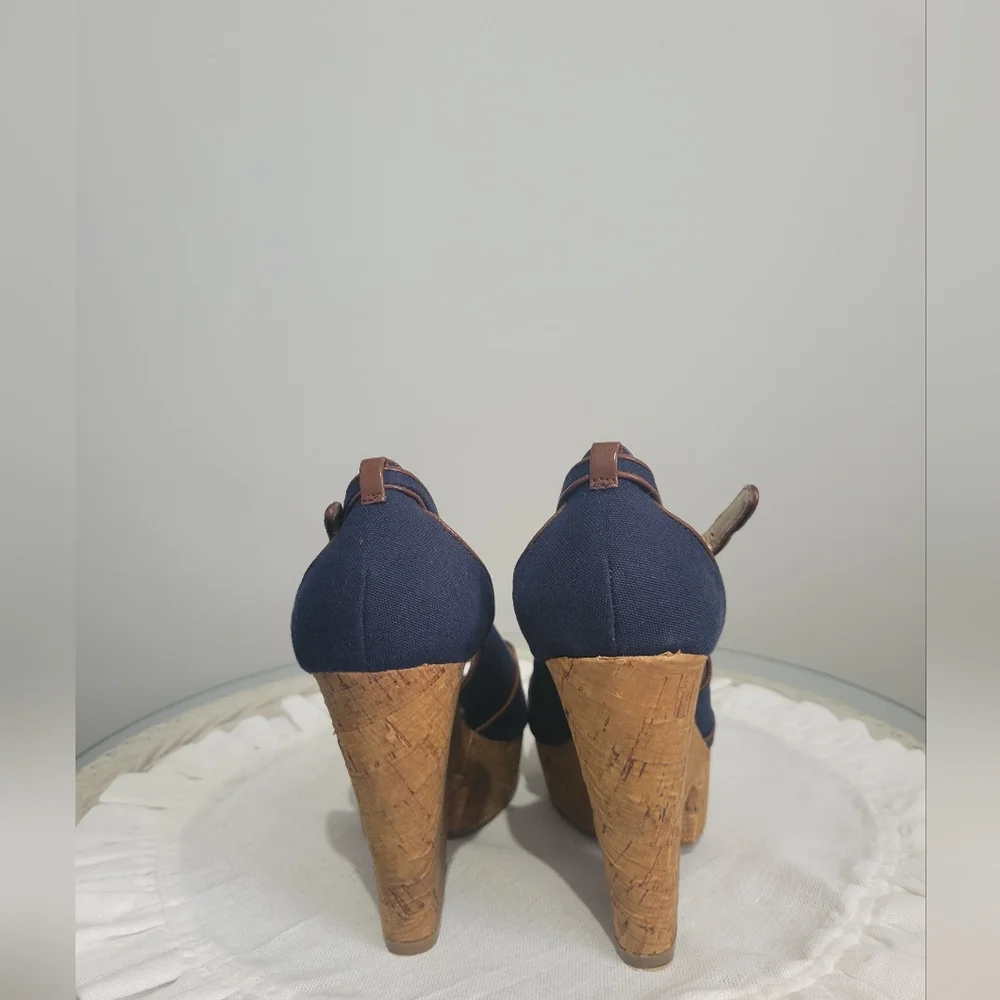 BCBG denim wedge sandal - Picture 5 of 5